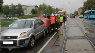 Policie hledá svědky dopravní nehody u krevního centra v Ostravě-Porubě