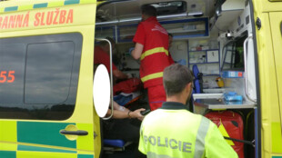 Seniorku srazilo na přechodu v Ostravě auto, řidička se zhroutila