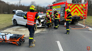 V Lichnově se srazila dvě auta, jedno z nich bylo na hybridní pohon