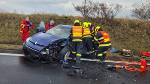 Dvě vážné nehody na Frýdecko-Místecku a Bruntálsku si vyžádaly pět zraněných