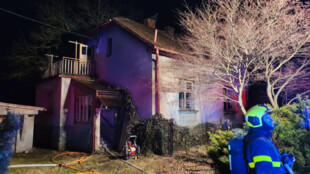 Noční požár domu v Dolním Žukově způsobil škodu 700 tisíc korun