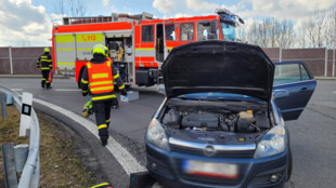 Dvě osobní auta havarovala v Dobré, řidičku museli vyprostit hasiči