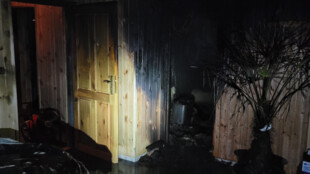Noční požár sauny na horské chatě na Pradědu, evakuováno bylo 35 lidí