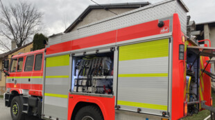 Požár hospodářské budovy na Opavsku, zasahovalo 10 jednotek hasičů