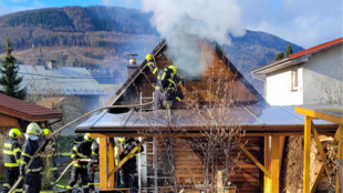 Požár zahradní chatky ve Veřovicích způsobil škodu za 200 tisíc
