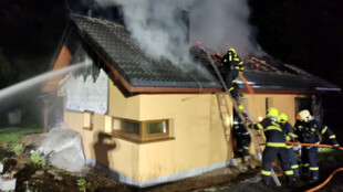 Požár střechy rodinného domu zaměstnal hasiče v Dolních Tošanovicích