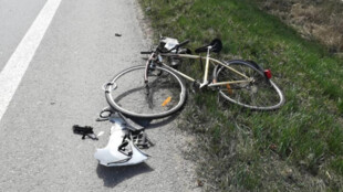 V Návsí se těžce zranil cyklista po střetu s autem