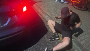 Cyklista v Ostravě naboural osobní auto a ujel, hledá ho policie