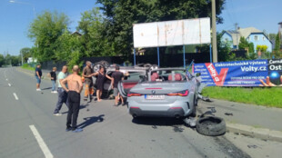Při srážce dvou aut v Ostravě se zranili čtyři lidé, z toho dvě děti