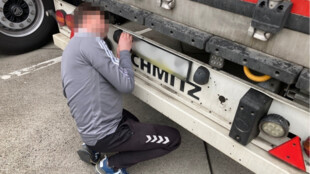 Celníci v Moravskoslezském kraji řeší nezaplacené pokuty, dlužníkům z aut sundávají značky