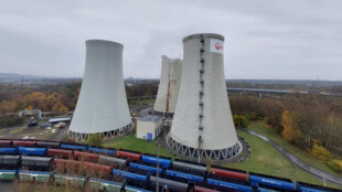 Elektrárna v Ostravě-Třebovicích bourá chladicí věž