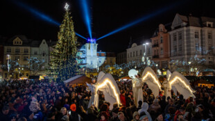 Na Masarykově náměstí už svítí vánoční strom. Ostravské Vánoce začaly