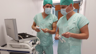 V krnovské nemocnici mají urologové nový operační přístroj