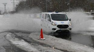 Řidiči sanitek krnovské nemocnice absolvovali speciální kurz na sněhu
