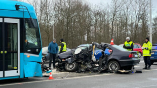 Tragická nehoda v Ostravě. BMW se srazilo s tramvají, řidič zemřel