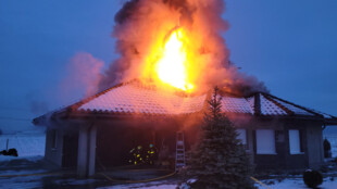 Hasiči zasahovali u požáru rodinného domu na Karvinsku, plameny způsobily škodu tři miliony korun