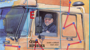 Česká pošta vydala známky s Karlem Lopraisem a jeho Pumou