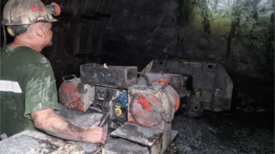 Báňští záchranáři spěchali do podzemí s pomocí k havířům, které zasypala hornina
