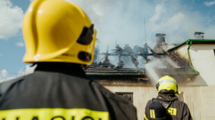 Hasiči bojovali s velkým požárem rodinného domu na Frýdecko-Místecku