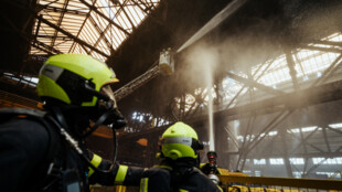 V areálu Vítkovice Steel hořela střecha výrobní haly, byl vyhlášen druhý stupeň požárního poplachu