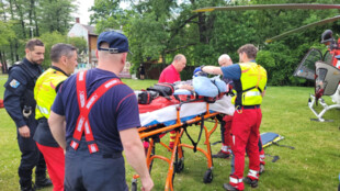 Záchranáři bojovali o život muže, který spadl v bývalé kotelně v Bohumíně