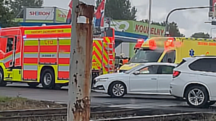 Vážná dopravní nehoda v Ostravě, dvě mladé dívky vstoupily pod projíždějící auto