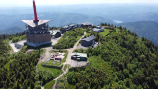 Královna Beskyd Lysá hora se lidem v sobotu pokoušela o život, pěti museli pomoci záchranáři