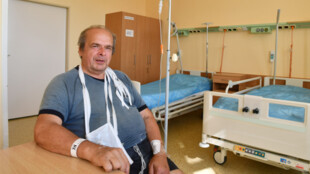 Senior, kterého pobodal roj vos na Krnovsku, poděkoval za záchranu života