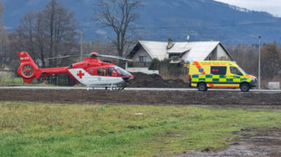 Pro zraněné při nehodě auta s motorkou v Těrlicku spěchaly sanitky i vrtulník