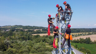 Nově stavěné elektrické stožáry využili hasiči k lezeckému výcviku