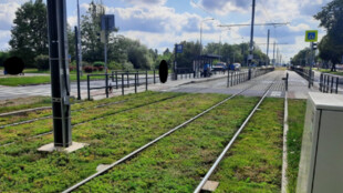 Nevidomý muž vstoupil před tramvaj v Porubě, policie hledá svědky vážné nehody