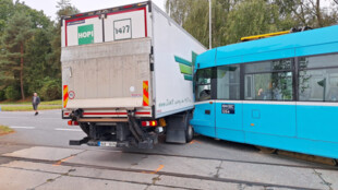 Srážka tramvaje a nákladního auta v Ostravě