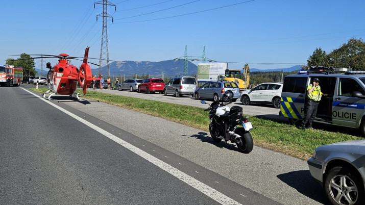 Na Pinduli zemřel 36letý motorkář, řidič v osobním autě mu zřejmě nedal přednost, policie hledá svědky