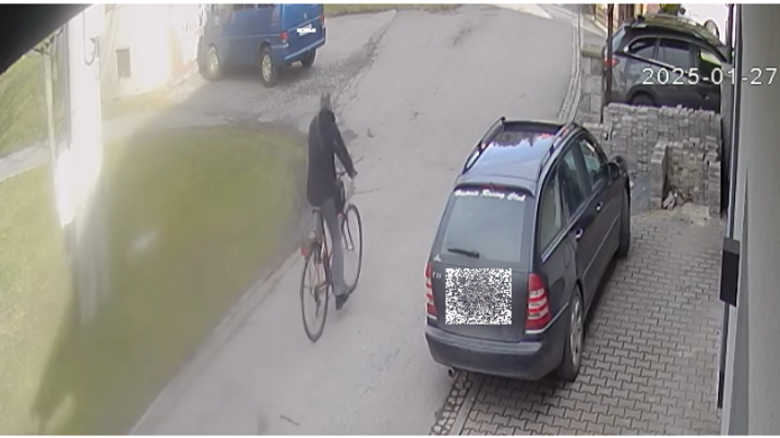 Policie hledá cyklistu, který srazil dítě v Kopřivnici