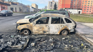 Požár popelnic v Havířově zničil vedle stojící auto a další poškodil