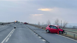 Mladý řidič předjížděl rychlostí kolem 200 km/h, po čelním střetu tři mrtví