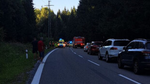 Mladý motorkář havaroval u Starých Hamrů, letěl pro něj vrtulník