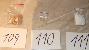 Muž a žena z Orlové obviněni z distribuce marihuany a pervitinu