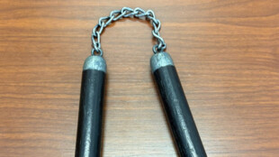 Mladík bez domova surově mlátil a okrádal jiné bezdomovce