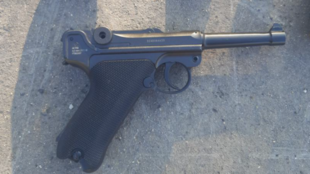 Nosil zbraň na veřejnosti. Byl vypátrán za čtyři minuty