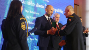 Hejtman Bělica převzal Čestnou medaili HZS ČR. Ocenění byli i hasiči z MS kraje