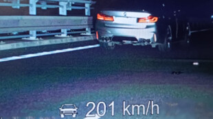 Řidič měl přes 2 promile, další jel 200 km/h. Policie zkontrolovala tisícovku řidičů