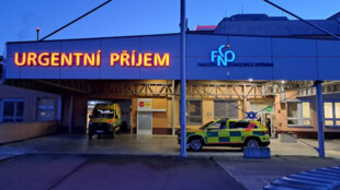 Muž spadl z lešení ve Frýdku-Místku. Do nemocnice ho vezli v kritickém stavu