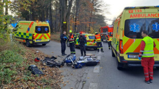 V Čeladné se střetl moped s veteránskou jawou, oba motorkáři skončili v nemocnici