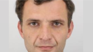 Policie pátrá po hledaném muži. Je podezřelý z úvěrového podvodu