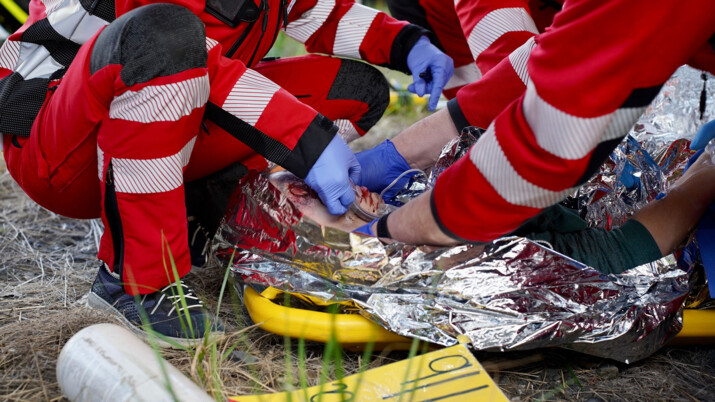 Muž si uřízl palec na cirkulárce. Záchranáři zasahovali u tří podobných zranění