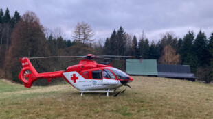 Záchrana pacienta s infarktem v Beskydech se stihla v posledních minutách světla