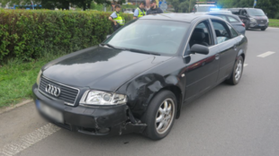 Řidič se zákazem řízení ujížděl policistům. Hrozí mu až 8 let vězení