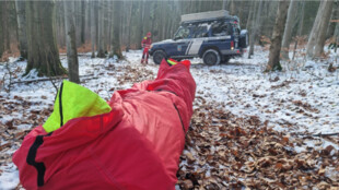 Padesátiletá turistka na procházce v Jeseníkách uklouzla na ledu a nemohla se hýbat,  záchranáři ji našli po hodině pátrání