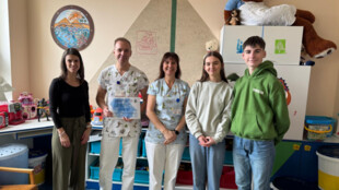 Žáci uspořádali dobročinnou sbírku a výtěžek věnovali dětskému oddělení Slezské nemocnice